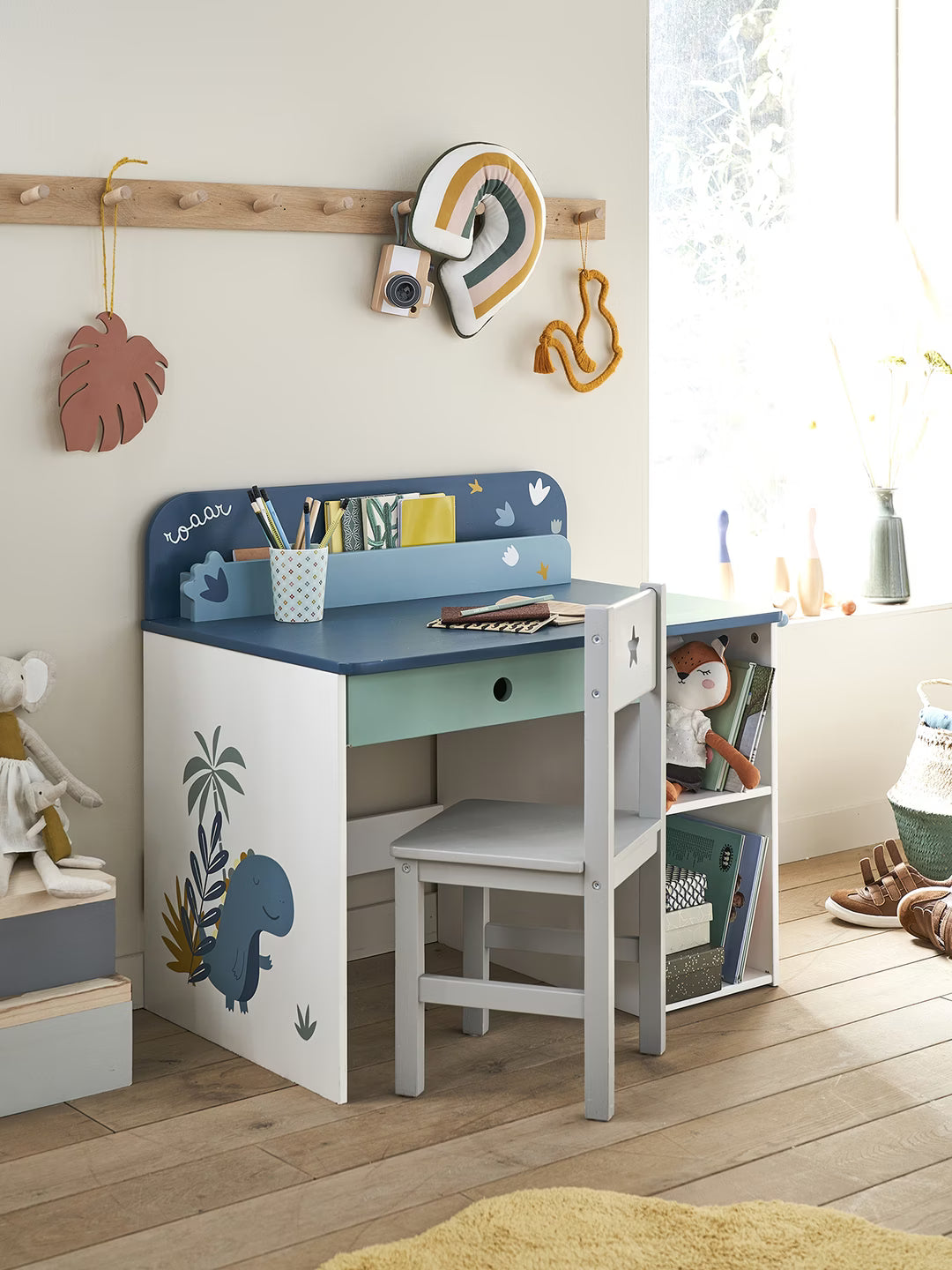 Kinder Children Desk